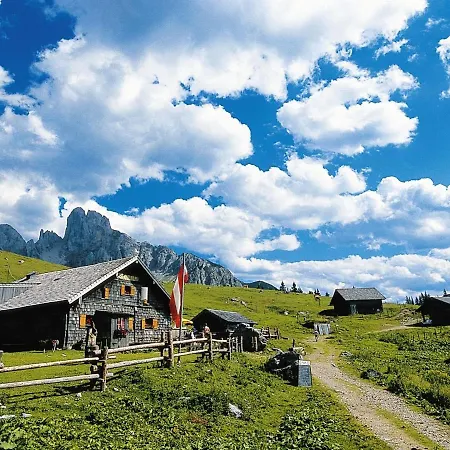 Spacious Holiday In A Sunny Location In The Centre * Neukirchen am Großvenediger
